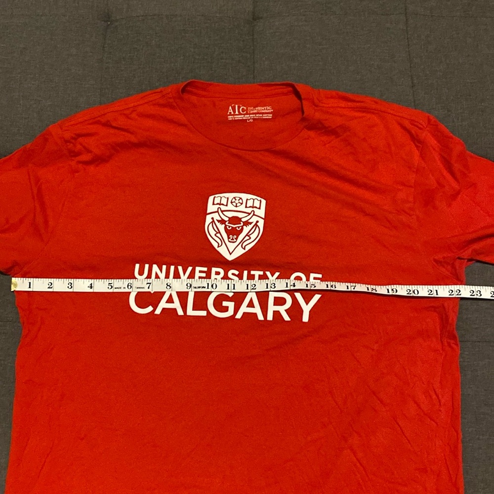 University of Calgary Dinos College Red Short Sleeve T-Shirt Men’s Size Large - Picture 8 of 11